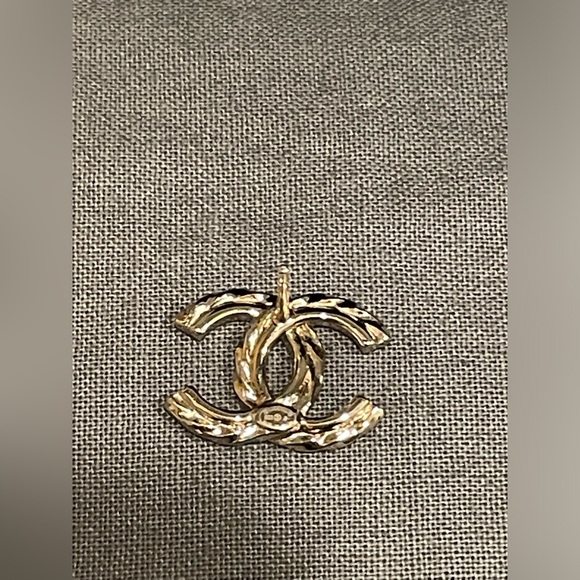 Authentic Chanel 2023 studs! Never worn! Bag included! - Picture 9 of 11